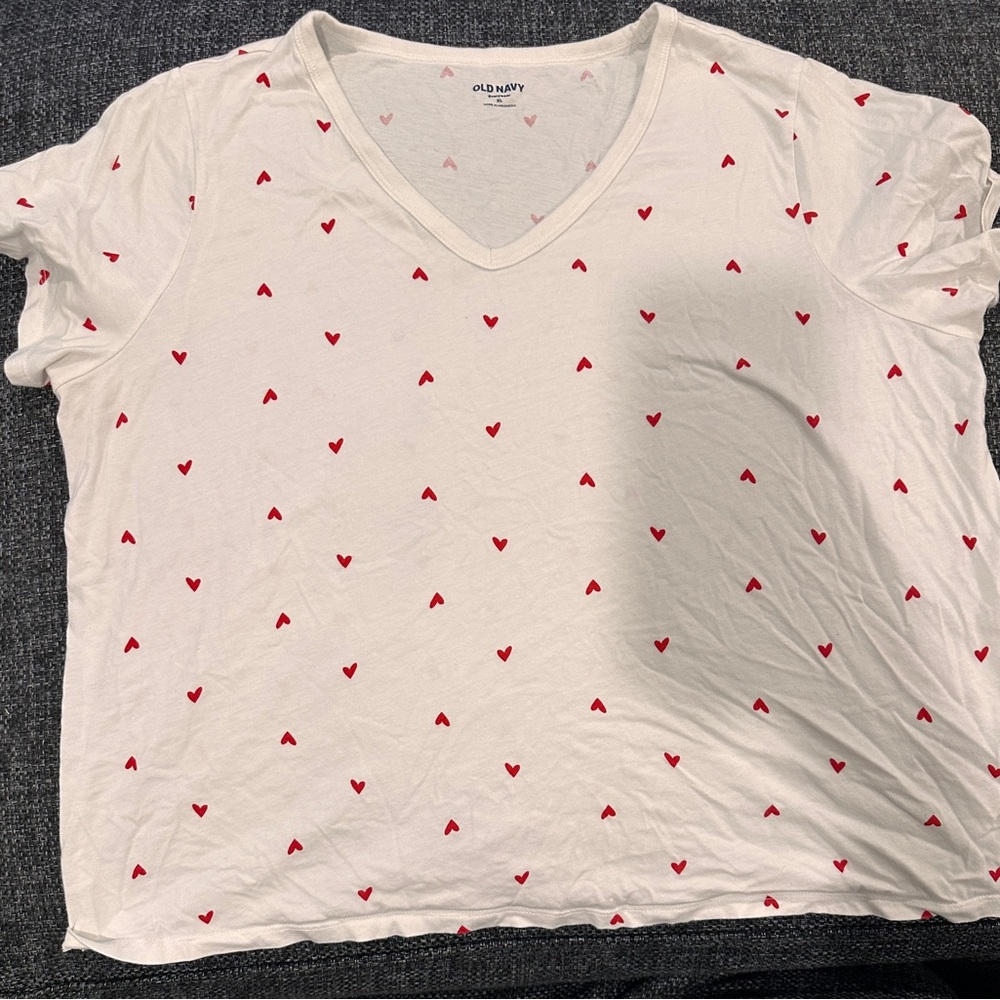 Old Navy White Short Sleeve V-Neck Tee with Red Heart Print